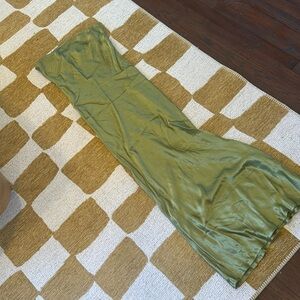 SNDYS X Revolve - Moss Green Size M